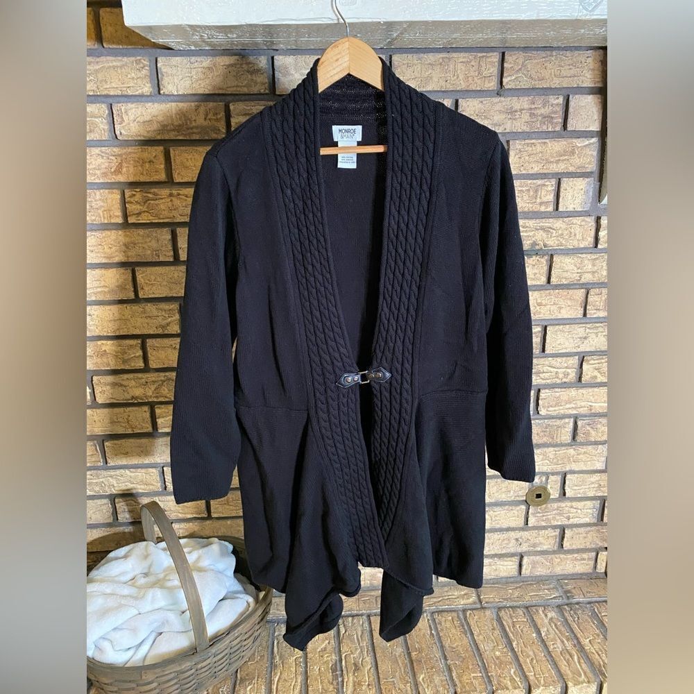 Black cardigan‎